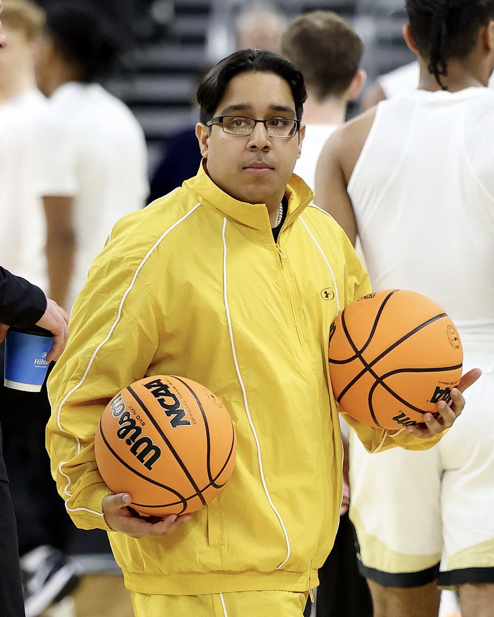 BleacherReport's tweet photo. McNeese manager Amir "Aura" Khan is expected to follow HC Will Wade to NC State, per @MattNorlander https://t.co/0fgBtLRhla