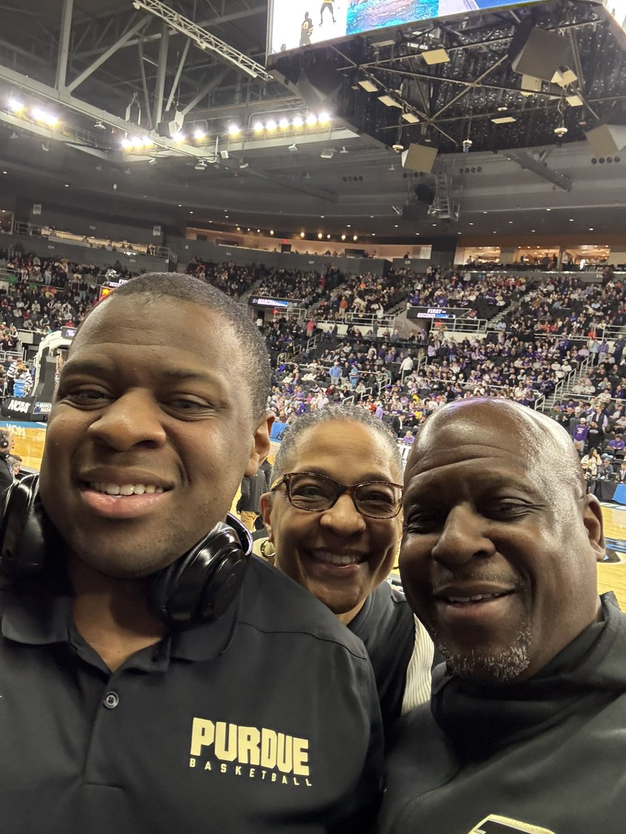 MikeJack05's tweet photo. Man, great weekend, actually did not stay to watch more games but as long as Mylan is happy, I am!  Purdue on to the Sweet 16 in Indy!! https://t.co/o5y9dz9gop