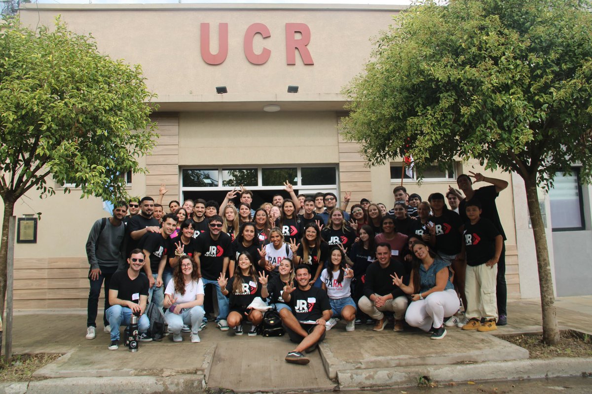 Se termino una etapa de más de una década, hoy me toca despedirme de la Juventud Radical. 

Agradecida siempre por cada aprendizaje.

Adelante los que quedan!