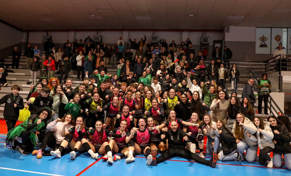 ¡Pues ya es oficial!

Este equipazo y esta pedazo de afición va a disfrutar de jugar una fase de ascenso a DH Oro Fem💚💚💚 

✅ El BM Casa Álvarez Ciudad Imperial ya es matemáticamente de playoff y está muy cerca de lograr el sueño de ganar la liga 🥹😍

¡Sigamos disfrutando!