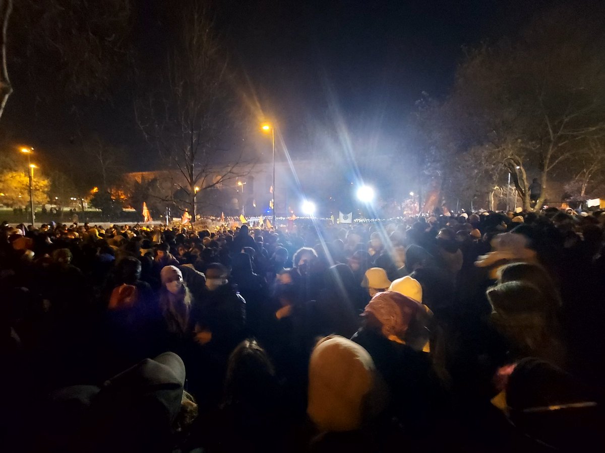 caesarvlr's tweet image. GEL