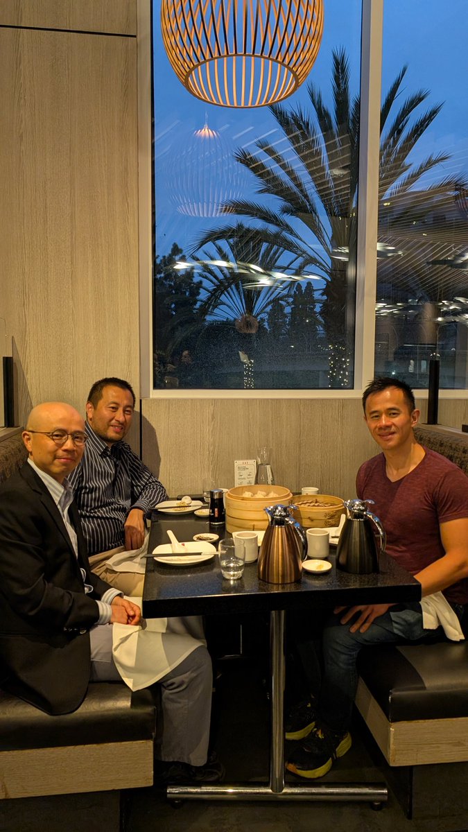 Yuen-Zhou Research Group UCSD (@ucsd_yuen) on Twitter photo A few weeks ago we had an illuminating Pchem seminar <a href="/UCSDChemBiochem/">UCSD Chem Biochem</a> by Peng Chen <a href="/CornellChem/">CornellChemistry</a> where he explained to us how creatively use single molecule spectroscopy to understand catalysis in heterogeneous interfaces. A few weeks ago we had an illuminating Pchem seminar <a href="/UCSDChemBiochem/">UCSD Chem Biochem</a> by Peng Chen <a href="/CornellChem/">CornellChemistry</a> where he explained to us how creatively use single molecule spectroscopy to understand catalysis in heterogeneous interfaces.