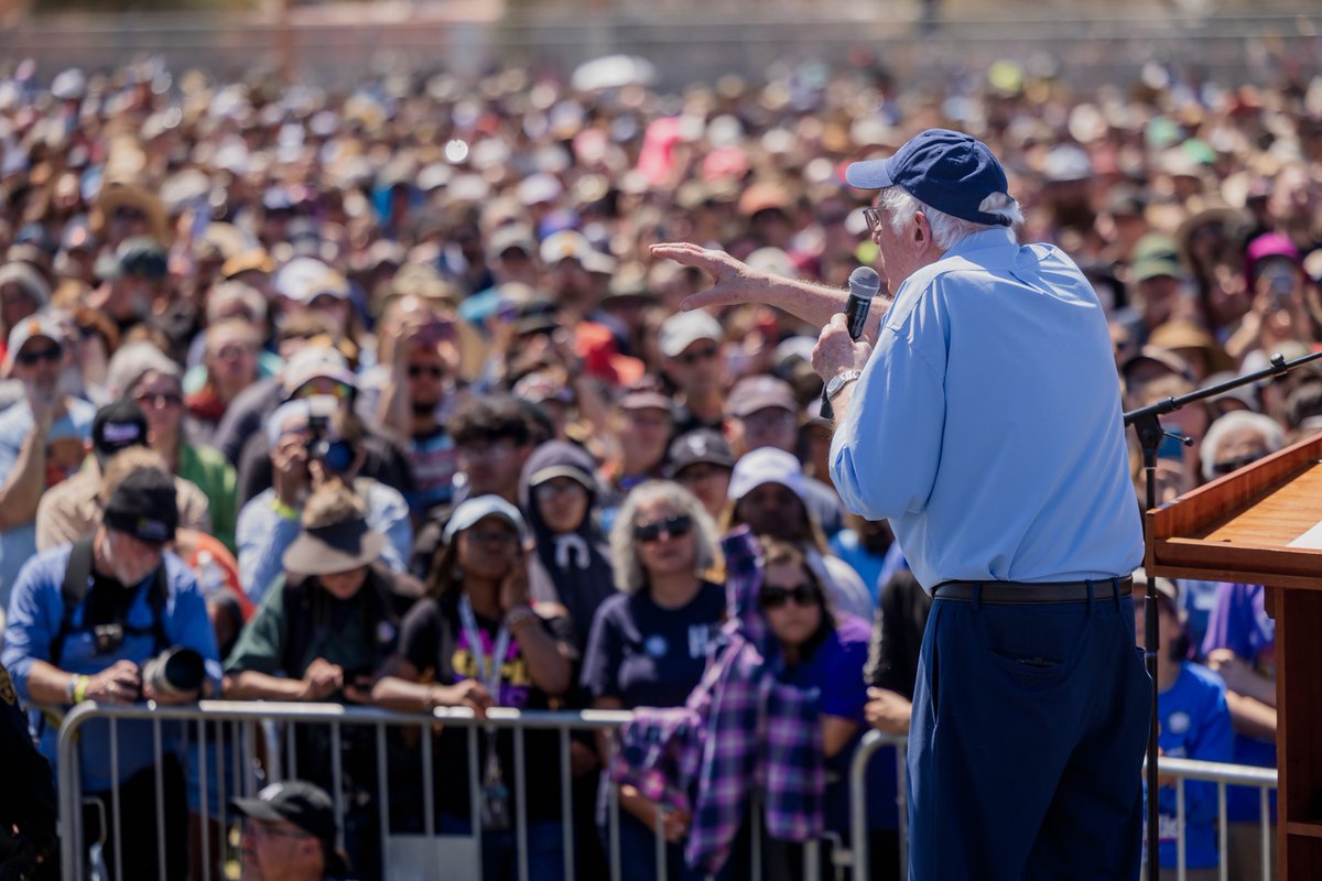 BernieSanders's tweet image. Thank you Tucson and the more than 23,000 people who came out to see me, @AOC and Rep. @GregCasar.

In just 5 events, we had over 86,000 join us to stand up to authoritarianism &amp;amp; oligarchy and stop any bill that slashes Medicaid to give billionaires even more tax breaks.