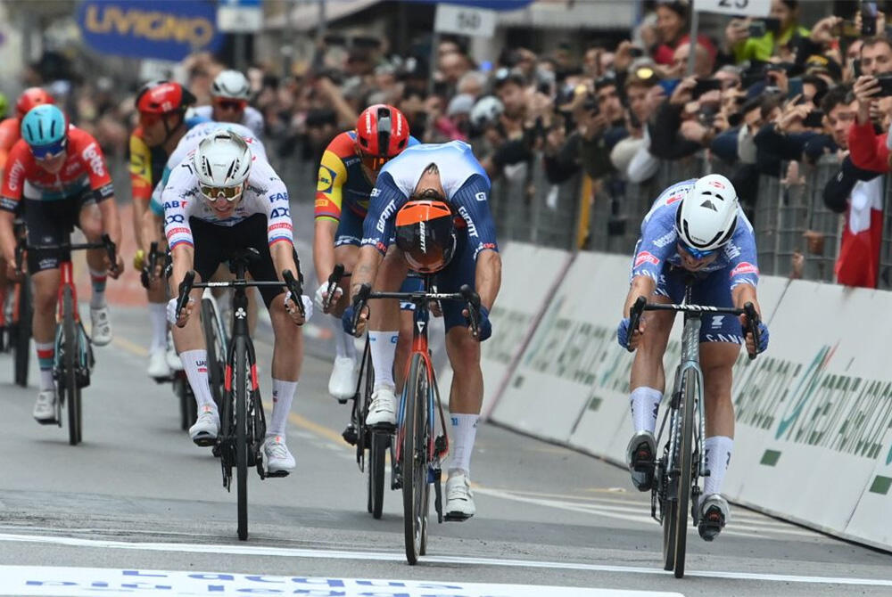 fioranialex's tweet photo. MILANO-SANREMO - URBANO CAIRO CRONISTA! #milanosanremo #ciclismo #Pogacar ... https://t.co/Afy38MfqLU via @YouTube https://t.co/DKExRJrnBB