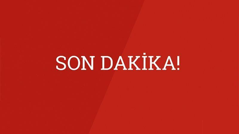 t24comtr's tweet photo. #CANLI - Mansur Yavaş Saraçhane'de:

"Dün doğuda bir yerde, bana göre paçavra olan bayraklar sallanırken ve o mitinge gidenlere polisler pamuk şekeri verirken, buradaki gençlere de pamuk şekeri vermelerini bekliyoruz"
https://t.co/gwQoJlx8YR https://t.co/Nk638ZMEax