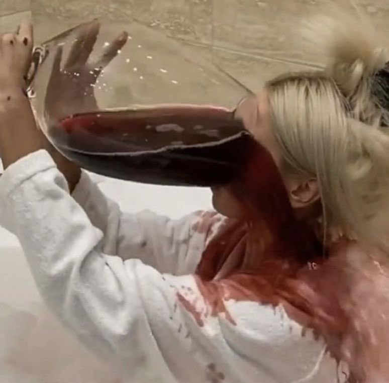 “vo beber só um golinho de vinho”