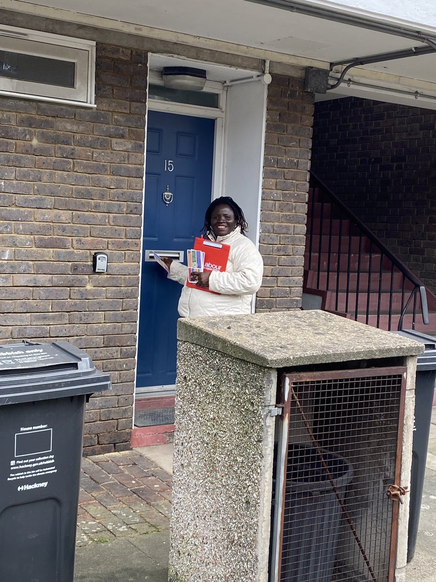 Great to be out on the #LabourDoorstep earlier today in Hackney speaking to residents and picking up issues 🌹
