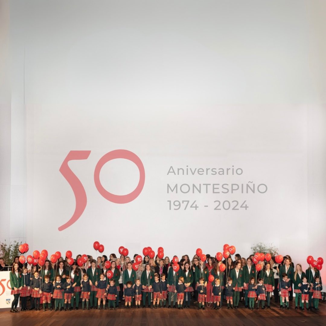 En la celebración del 50° aniversario de <a href="/MontespinoEdu/">Colegio Montespiño</a>. Un acto que reunió a familias, antiguos alumnos y profesionales del colegio. Gracias a tantas personas que, junto <a href="/PenarredondaEdu/">Colegio Peñarredonda</a>, han hecho posible el proyecto de <a href="/FomentoEdu/">Colegios de FOMENTO</a> en La Coruña a lo largo de estos 50 años.