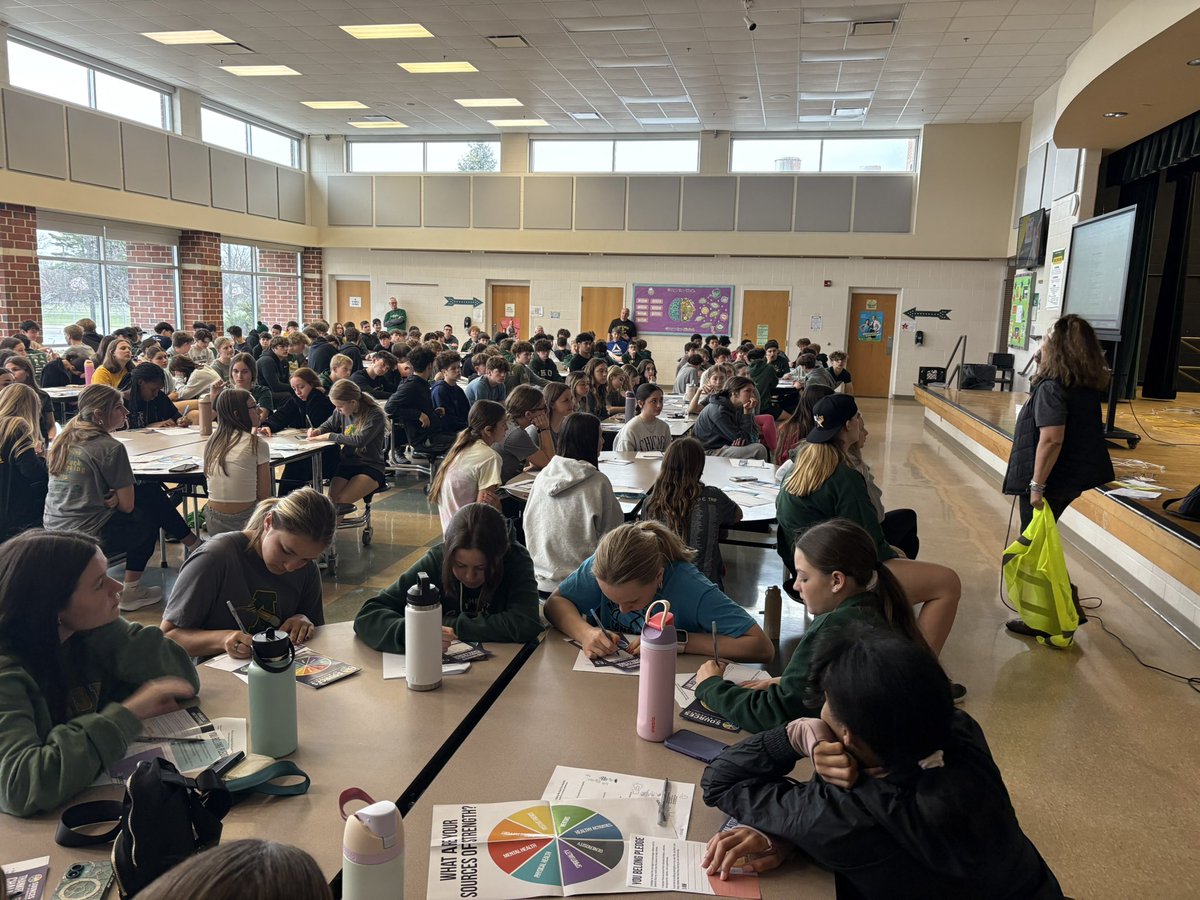 trackcomets's tweet photo. Thanks Mrs. Haney for keeping our runners safe and seen! Also, thank you for empowering our athletes with #SourcesOfStrength at the Comet Clinic! Your message helps our athletes build hope, strength, and resilience β reminding them theyβre never alone. Together, weβre creating a culture of support and positivity! GO COMETS!!#MentalHealthMatters