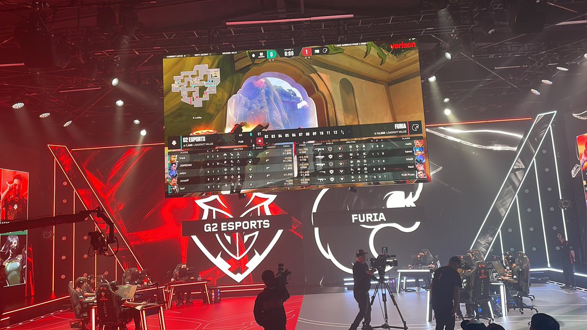 VCT today! Let’s go G2!!! 

With @PizPenguin_ <a href="/Waterm31onGG/">Watermelon / Austin</a> <a href="/Calliopey_/">Jennifer</a>