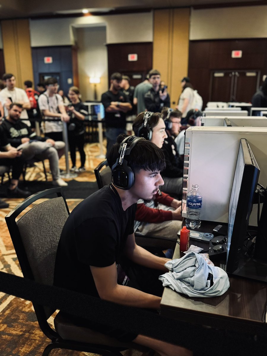 At station 5 watching <a href="/Destro__Gaming/">Destro Gaming</a> 🚀
Come use code DESTRO10 for 10% off our tea 🥤⛽️