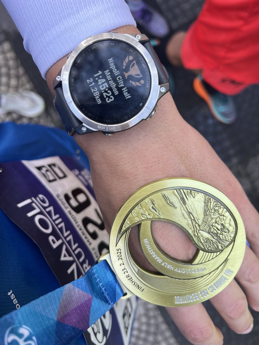 cre_gam_'s tweet photo. Napoli City Half Marathon 2025 - I met my running idol during the race!
#halfmarathon #running https://t.co/jmt0dSF6jo