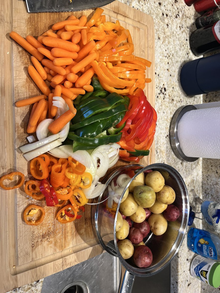 cqsmith1's tweet image. Felt like cooking a little something..#SaturdayVibes #Cabbage #PotRoast 💯🤩🔥👌