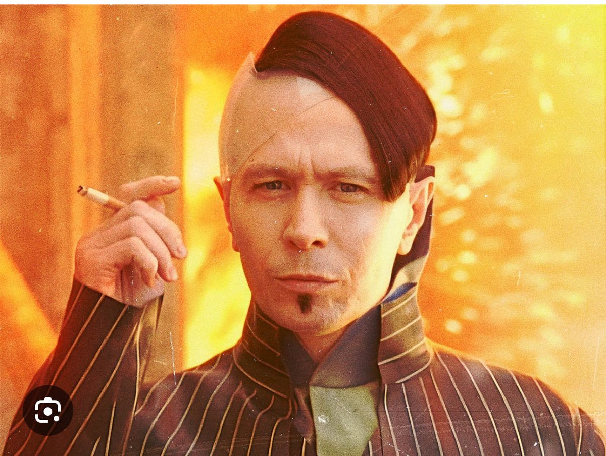 CrisCardotyn's tweet photo. Gary Oldman is a great actor but a crap ref fair play #WalKaz https://t.co/0PPVklEIuW