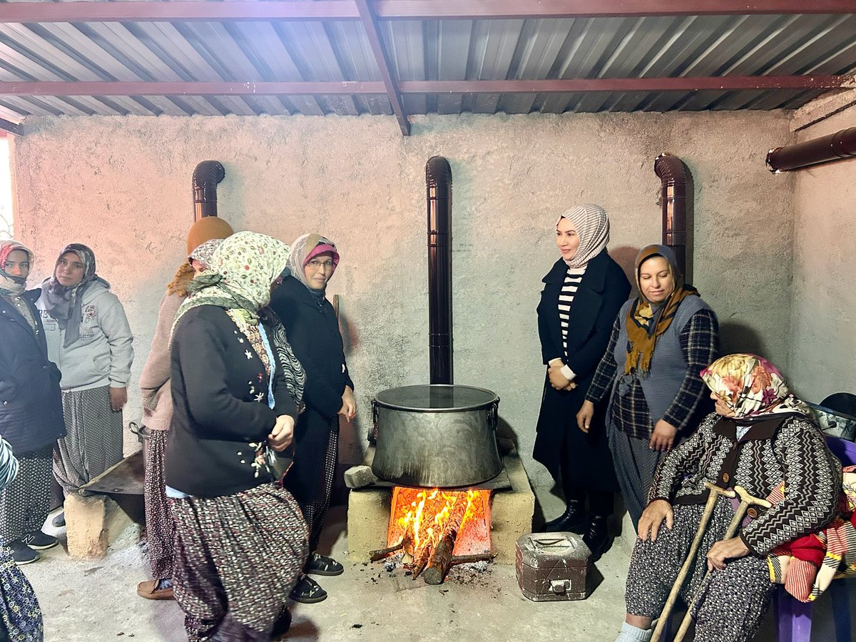 Bu akşam Dedeler mahallemizdeydik…
Bizleri bir sofra etrafında buluşturan Allah’a şükürler olsun.. Dedeler mahalle muhtarımızın mahalle sakinlerine hazırladığı iftar yemeğine katıldık.. Allah razı olsun.. Allah kabul etsin inşallah.