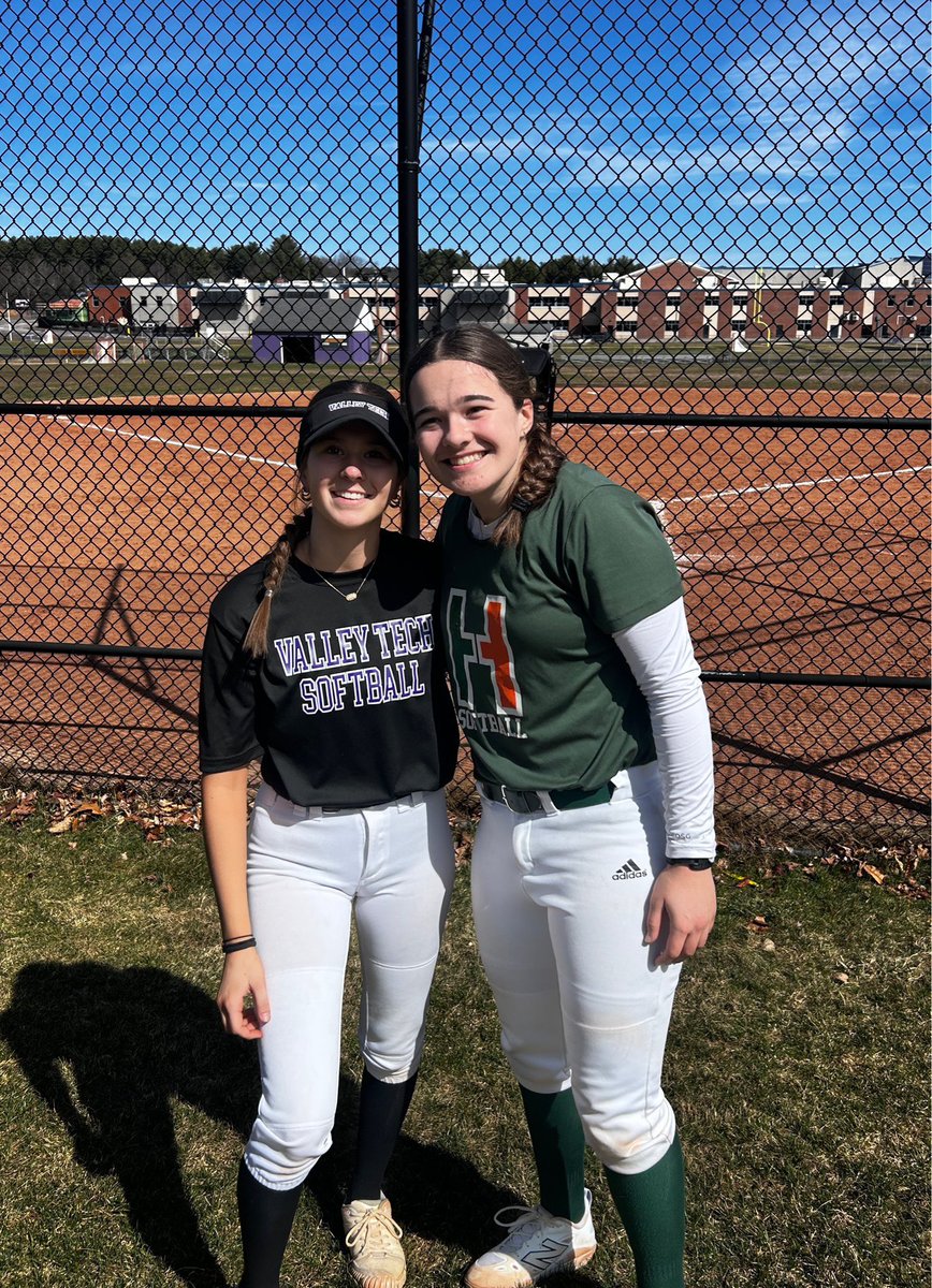 carolineozmun's tweet photo. Played @brookegniadek this morning for a high school scrimmage! Great to play my @NEUnity18u teammates!! 💜🧡 https://t.co/NfpJ7HoCbY