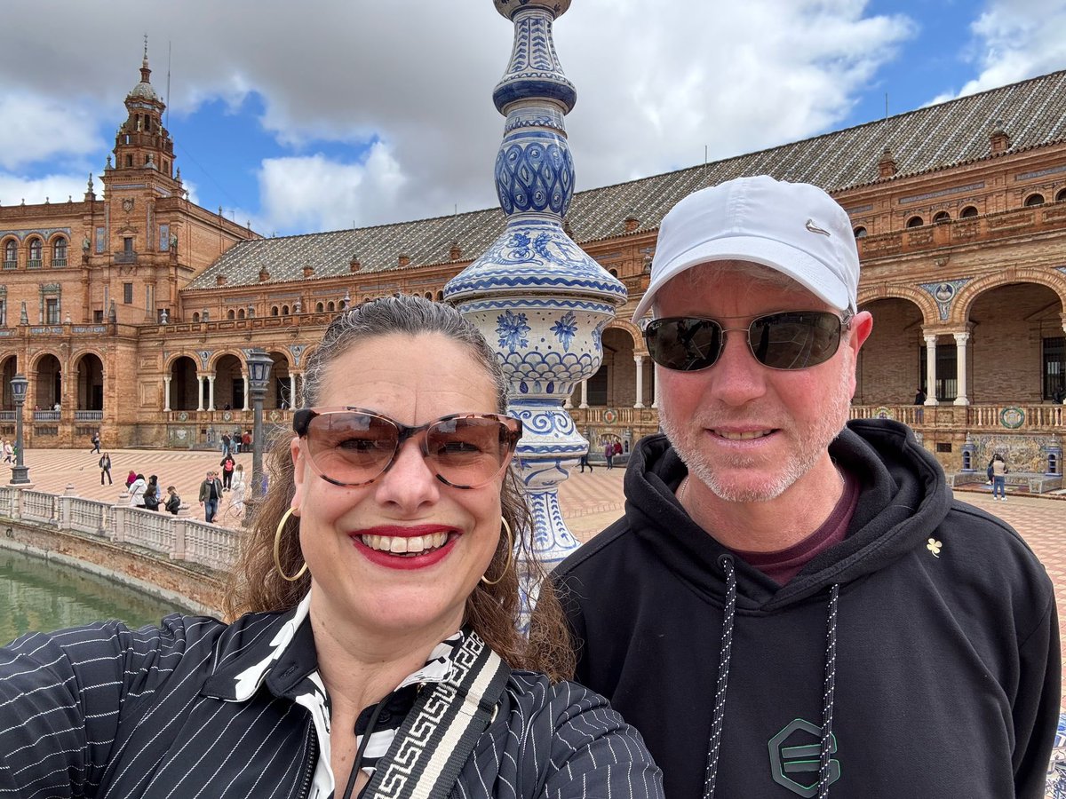 TakensR's tweet photo. Getweeën zonder zoon op pad in Sevilla 🇪🇸: https://t.co/C1RN3uiNV9