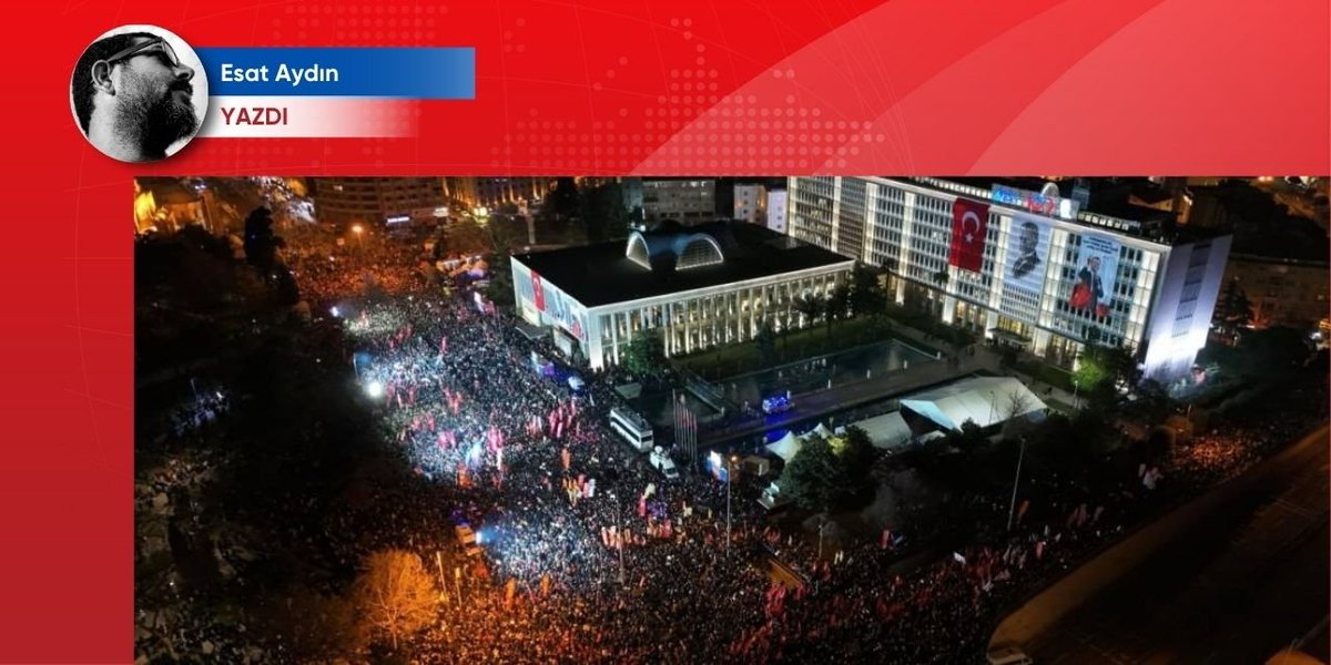 Kısa Dalga (@kisadalgamedya) on Twitter photo ✏️ Halk ne eylerse güzel eyler
Bir ülkenin kaderi bazen sokakta toplanan halkın kararlılığından doğar. Türkiye’nin otoriter patikasından sapabileceği tarihsel bir eşikte; “ne varsa halkta var, ne olacaksa halktan doğacak” dediğimiz günlerdeyiz.
Esat Aydın (<a href="/esat__aydin/">galizkahraman</a>) yazdı ✏️ Halk ne eylerse güzel eyler
Bir ülkenin kaderi bazen sokakta toplanan halkın kararlılığından doğar. Türkiye’nin otoriter patikasından sapabileceği tarihsel bir eşikte; “ne varsa halkta var, ne olacaksa halktan doğacak” dediğimiz günlerdeyiz.
Esat Aydın (<a href="/esat__aydin/">galizkahraman</a>) yazdı