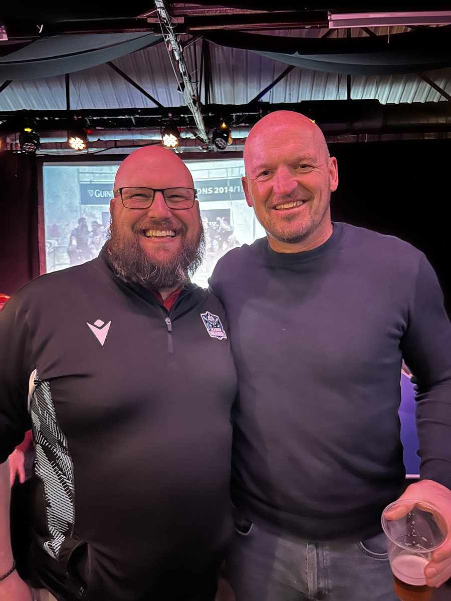 MissSullivan06's tweet photo. Been a tricky few months for my Dad but a chat with @gregortownsend @AlastairKellock and of course @thepenGW just what the doctor ordered! Total gentlemen as always! Legends and @GlasgowWarriors heroes! #2015reunion #pro12champs #10yearson #wheredidthatgo https://t.co/MYsFts1Mzb