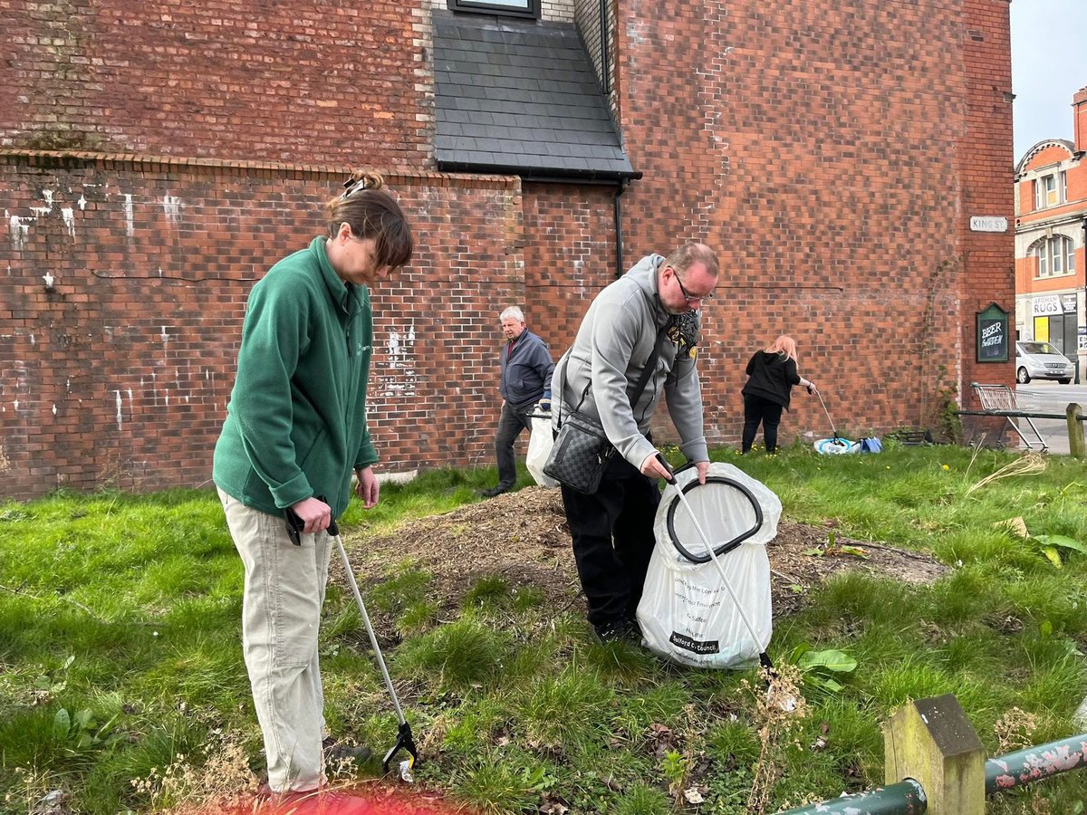 Pictures from Eccles Big Clean today ❤️ 

Join us as we continue tomorrow Sunday 

MEET THREE SISTERS - 10am
eventbrite.co.uk/e/clean-up-thr…

MEET PATRICROFT STATION -11am
eventbrite.co.uk/e/clean-up-pat… 

MEET DUKES DRIVE MONTON - 1pm
eventbrite.co.uk/e/clean-up-mon…

Love Eccles. Hate litter.