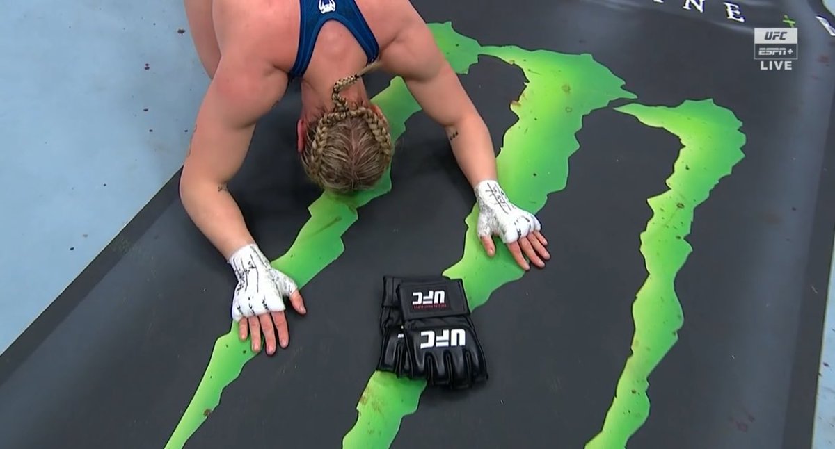 SpinninBackfist's tweet image. Meatball Molly calls it a career 
#UFCLondon