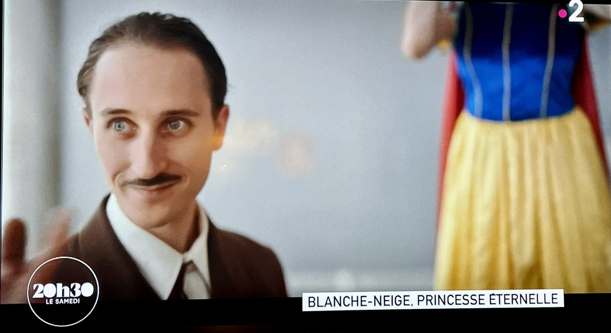sebastiendurand's tweet photo. De quoi #BlancheNeige, princesse éternelle 👸🏻🍎, est-elle le nom ? Des frères Grimm aux deux versions de Walt #Disney, une histoire d’émancipation, dans le @20h30lesamedi de @LaurentDelahous. Avec notamment @fredsigrist, Amélie Nothomb et votre serviteur https://t.co/5klE4Sxwnw