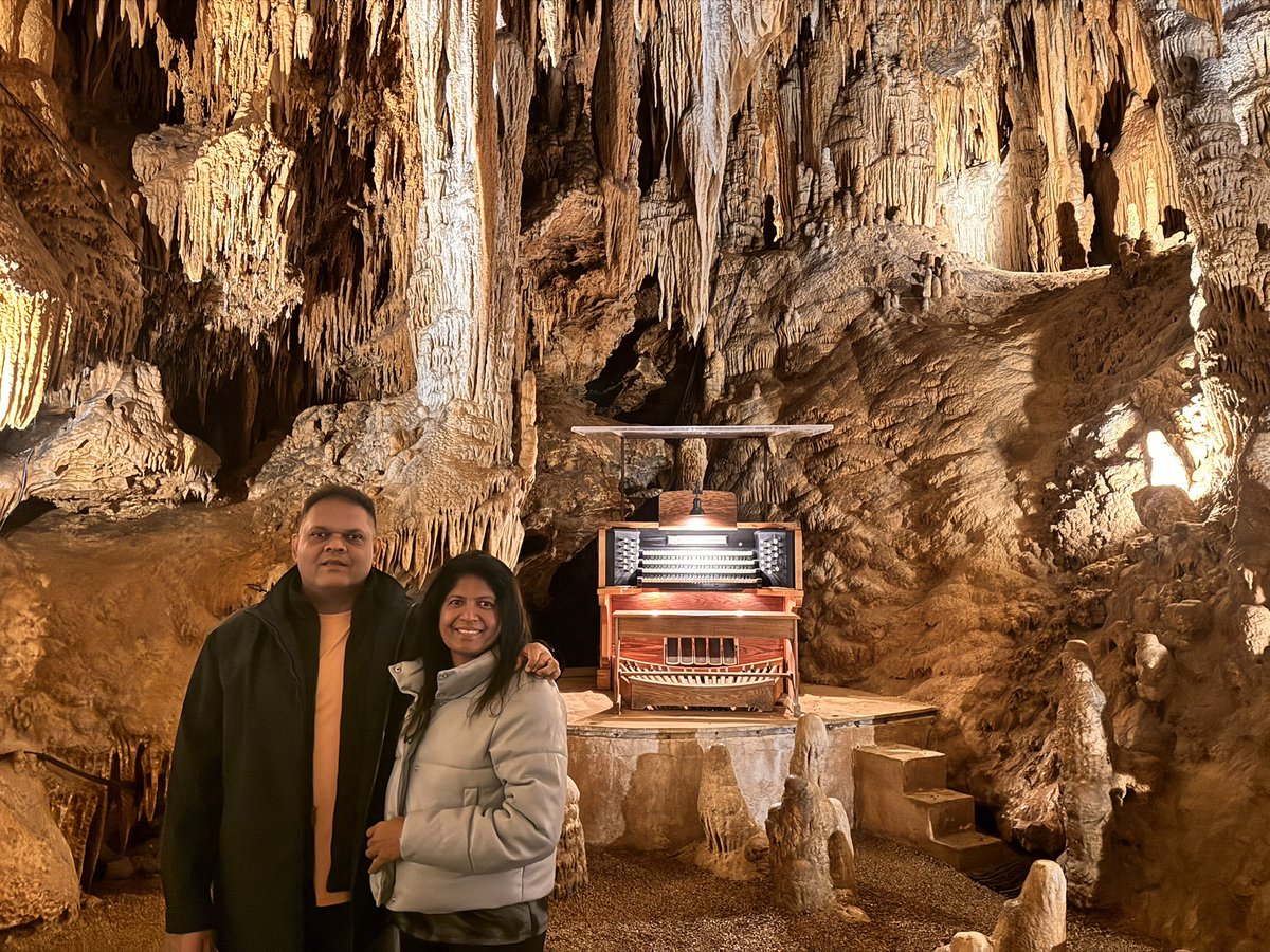 An unforgettable experience! Luray Caverns, the largest and most awe-inspiring cavern in the eastern United States, features massive chambers, stunning stalactites, and unique rock formations.