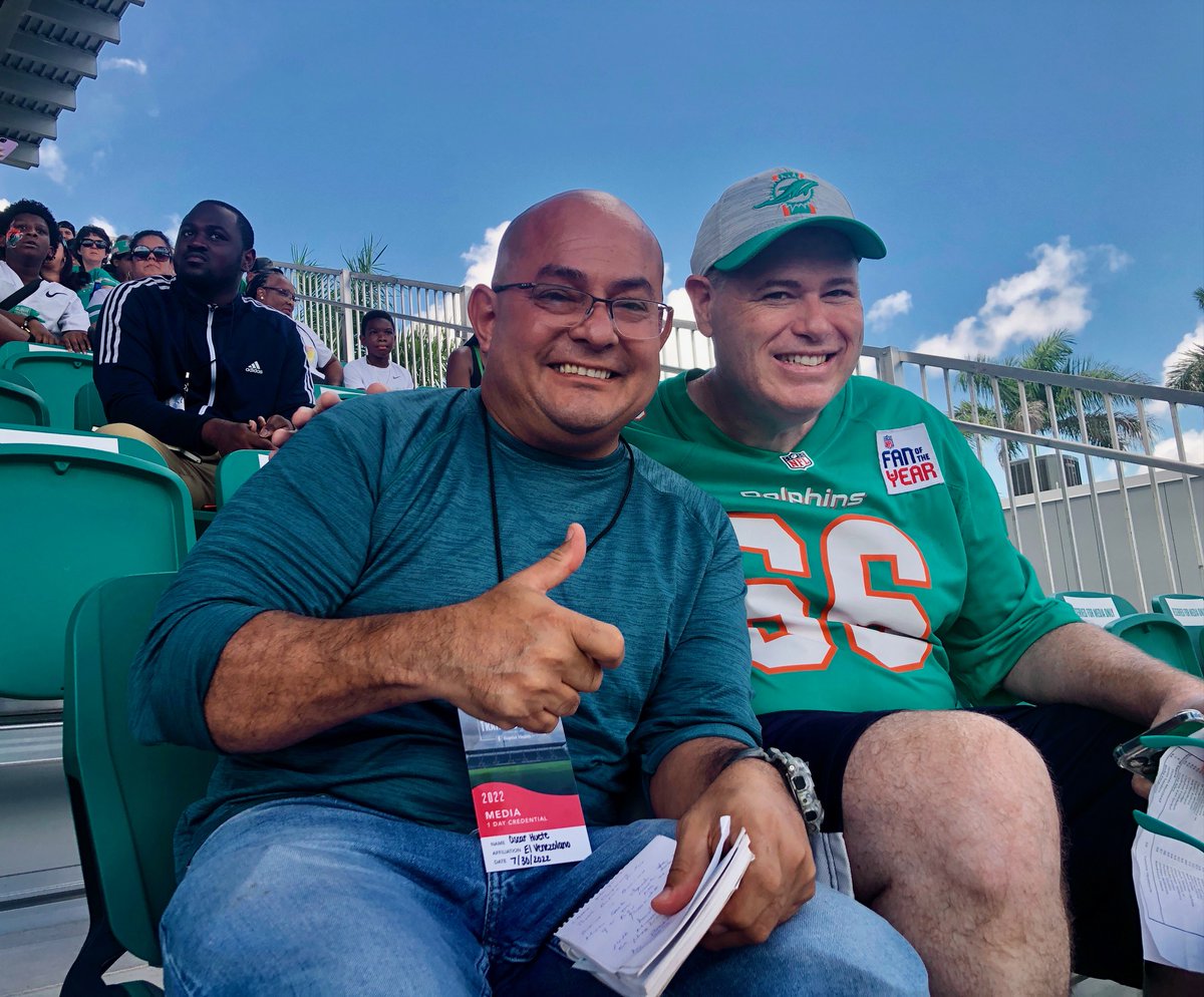 Flashdeportivo's tweet photo. Let's all unite and help this great man.! Plz click link below to find out if you’re eligible &amp; potentially give the gift of life!!!Let’s do this and get #HelpBigE trending!!! 🫶🏽 #LiverTransplant #FinsUp https://t.co/MV3Q133A3V