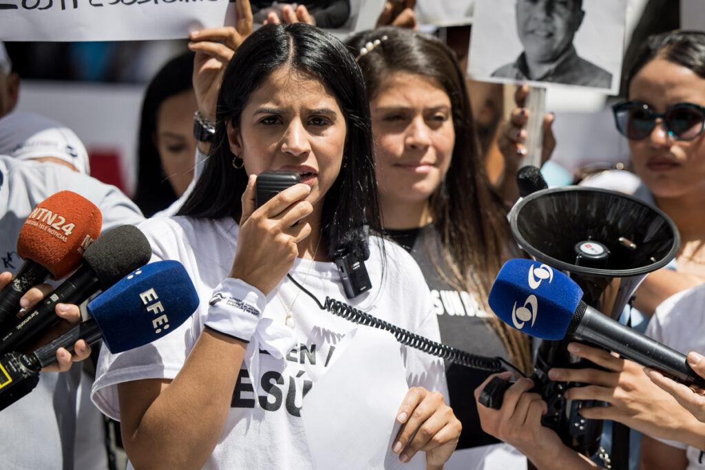 PRONUNCIAMIENTO | <a href="/UJR_BanderaRoja/">Juventud Bandera Roja</a>: Los jóvenes revolucionarios defendemos a Sairam
#CeseLaPersecusion
#DefendemosASairam 

banderaroja.com.ve/carrusel-super…