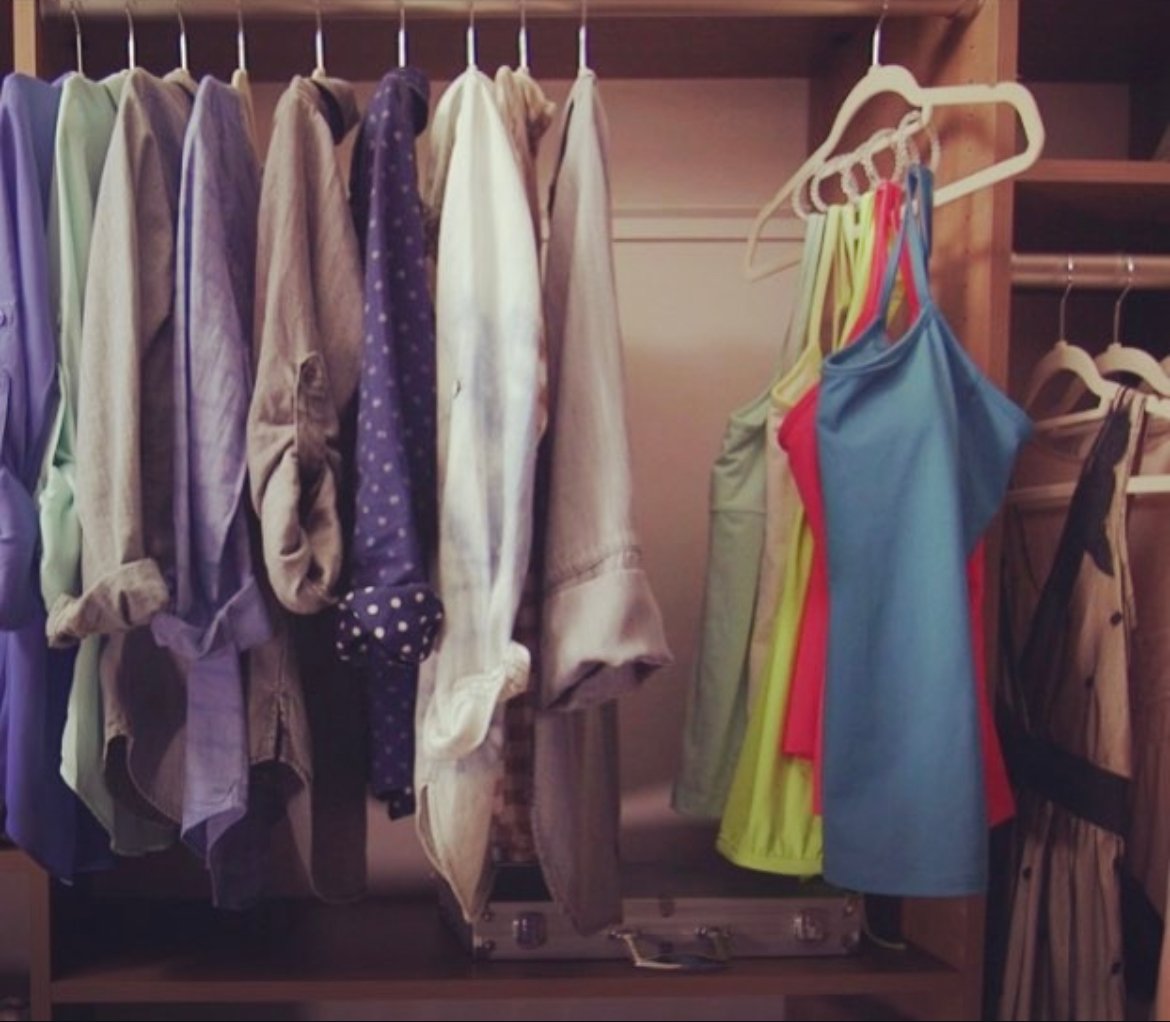 Handling unwanted gifts from your parents as a minimalist: truehomeconfessions.substack.com/p/handling-unw…