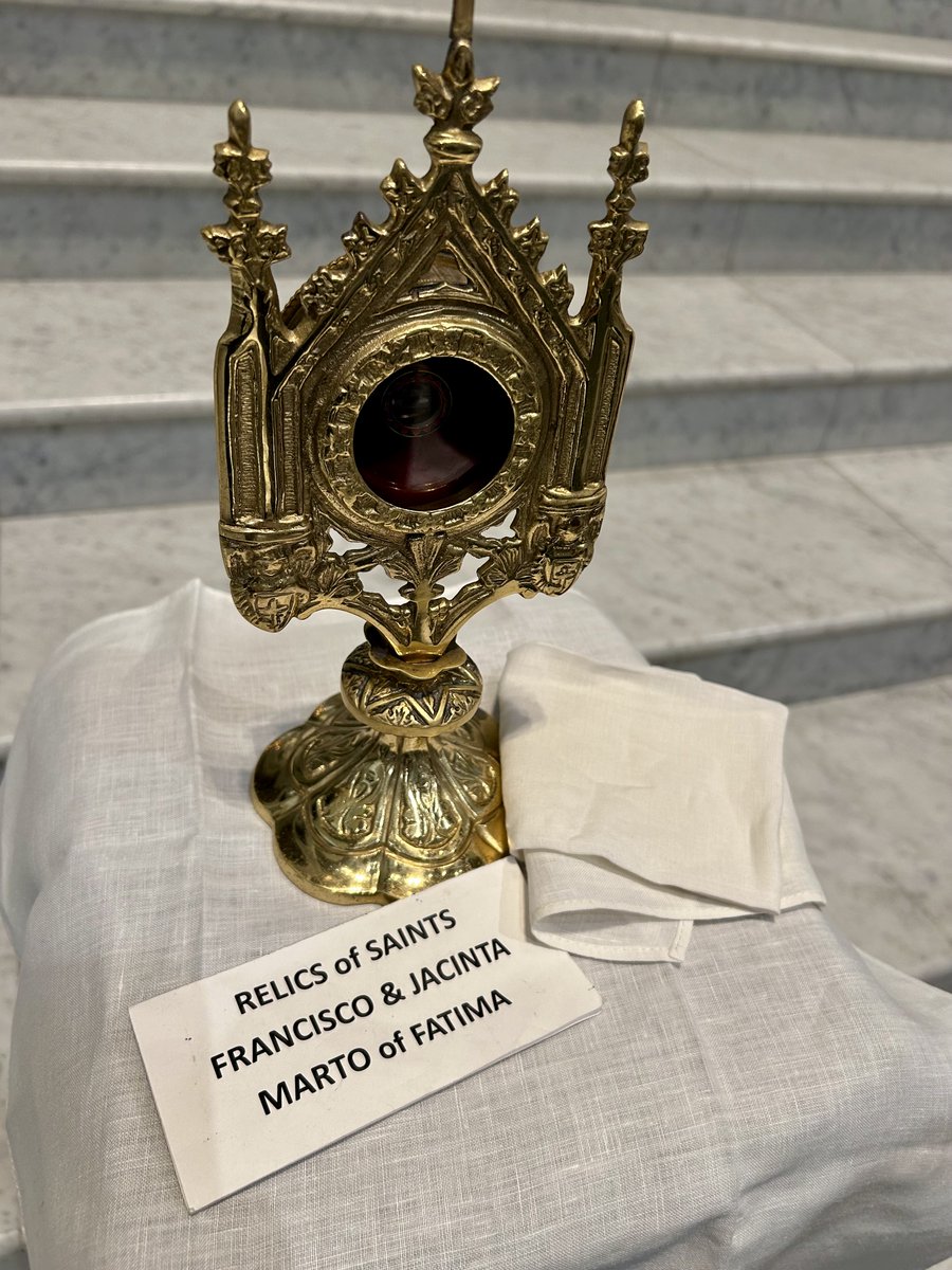 The International Pilgrim Virgin Statue of Fatima, sculpted by Jose Thedim, visited the Cathedral today with relics of Saint Lucia, Francisco, and Jacinta.

Prayer throughout the day culminated with Mass with the Bishop Cristiano Barbosa.
