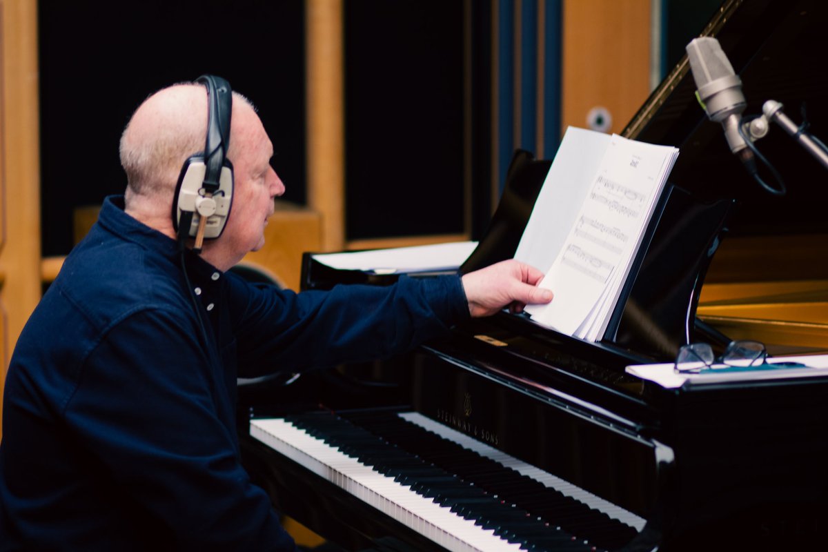 ChamberOrch_LDN's tweet photo. The wait is almost over! 
Always a thrill to be back in the studio with the wonderful #JohnLunn &amp; team, recording the next @DowntonAbbey @AIRstudios 
Set your alarms UK release 12/09/25
@cyberdonkey 
@paulgolding 
Alastair King
@Carnival_Films https://t.co/vpOgAyPjBv