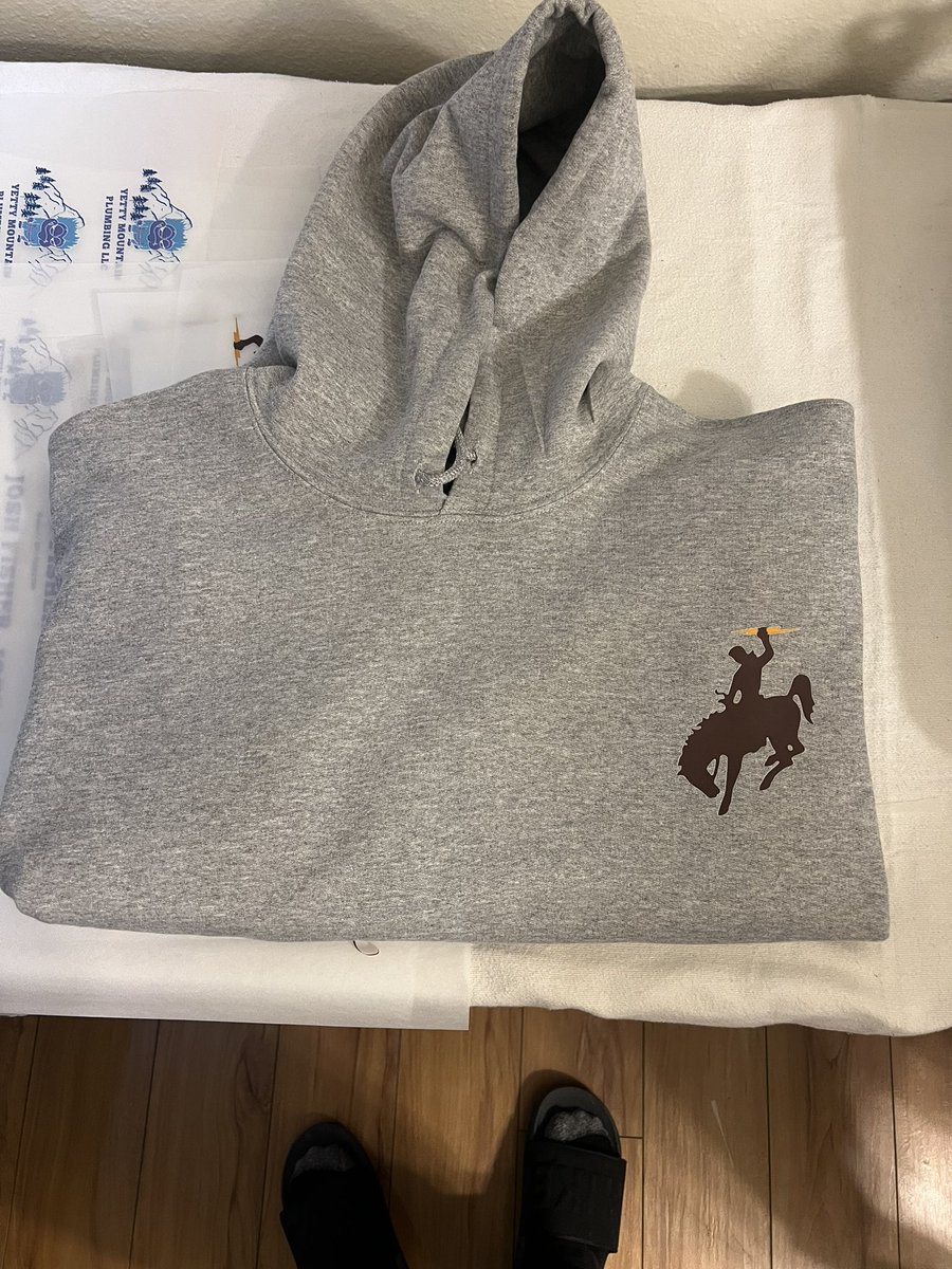 SAINTPAULNY's tweet photo. WE NOW OFFER DTF PRINTING AS WELL! PLEASE SHARE THIS POST. WE HAVE AMAZING PRICING AND TURN AROUND TIME IS EVEN BETTER! 
#krownzandkickz👑👟THESE ARE SAMPLES MADE FOR QUALITY ELECTRIC COMPANY IN CHEYENNE  WYOMING! https://t.co/XwnSqxLgp0
