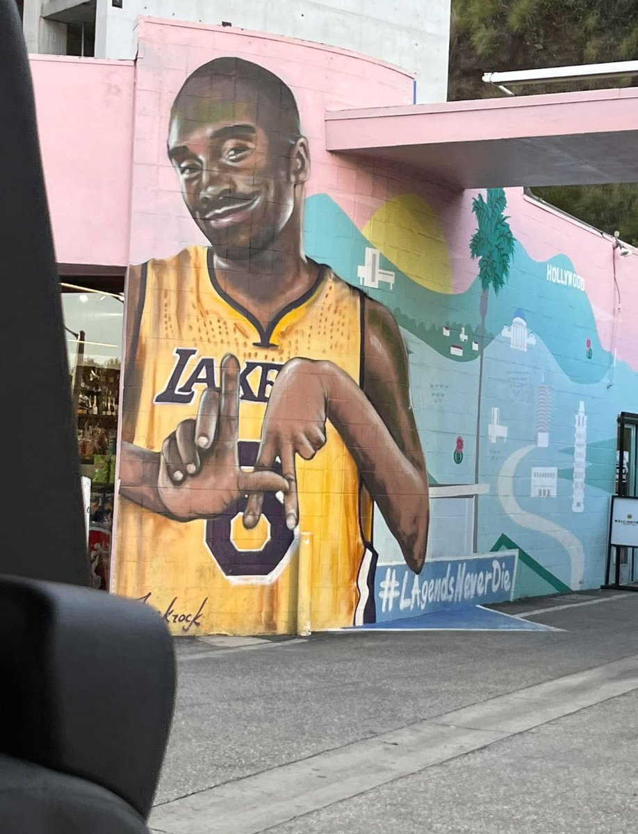 itz_makiii's tweet image. Mane who made this Sassy Kobe tribute lol