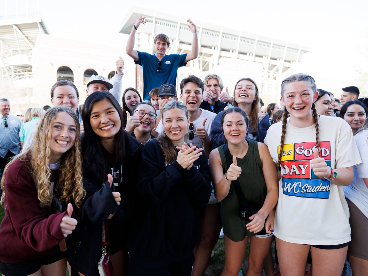 Aggies took part in the largest student-run service project in the nation today! Embodying selfless service, 17,118 volunteers joined residents at over 2,300 job sites in Bryan/College Station to say "thank you" and show our appreciation to the community. #SelflessService