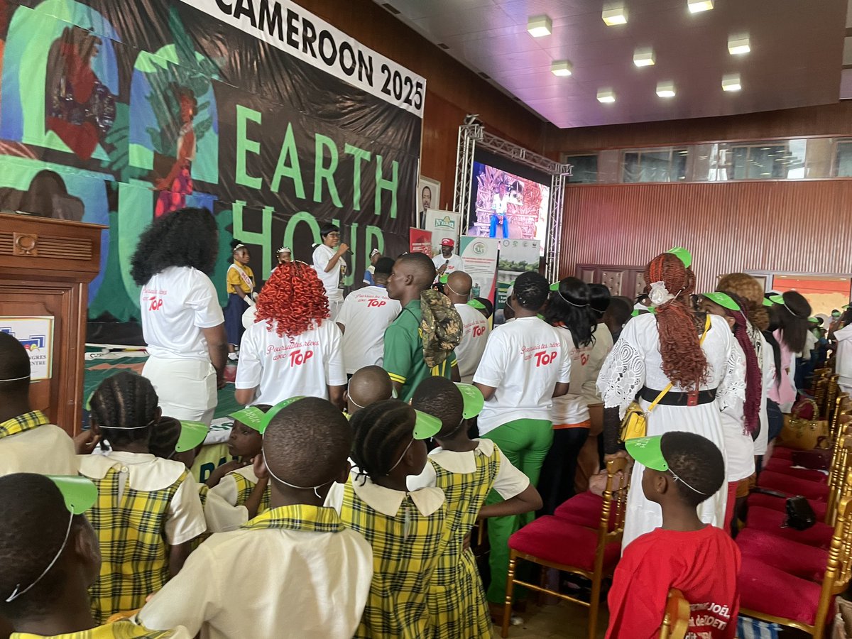 Over 3,000 youths gathered at Yaoundé Congress Hall today to mark #EarthHour2025—raising their voices against #biodiversity loss &amp; #foodwaste.  

With support from <a href="/WWFCameroon/">WWF CAMEROON</a> this event comes after  a week of action with 10,000+ students across schools!  

#EarthHour