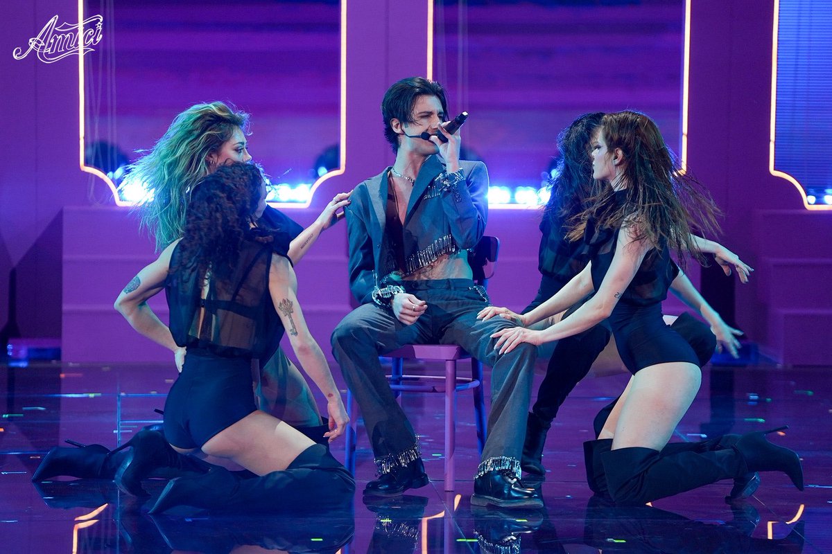 sigvoftimes's tweet photo. le tonnellate di questa sera #amici24 https://t.co/bpR3qJDQS3
