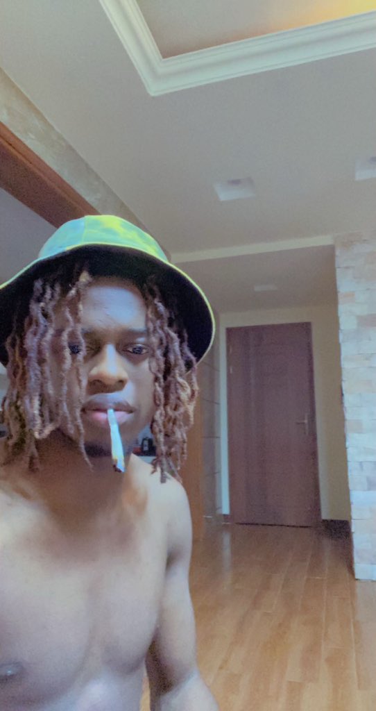 timidoDonKing's tweet photo. I Hate Smoking With A mf That Gotta Do That Loud Ass SSssSsSsS
When They Inhale😂😹 https://t.co/8hHL1k3Xae