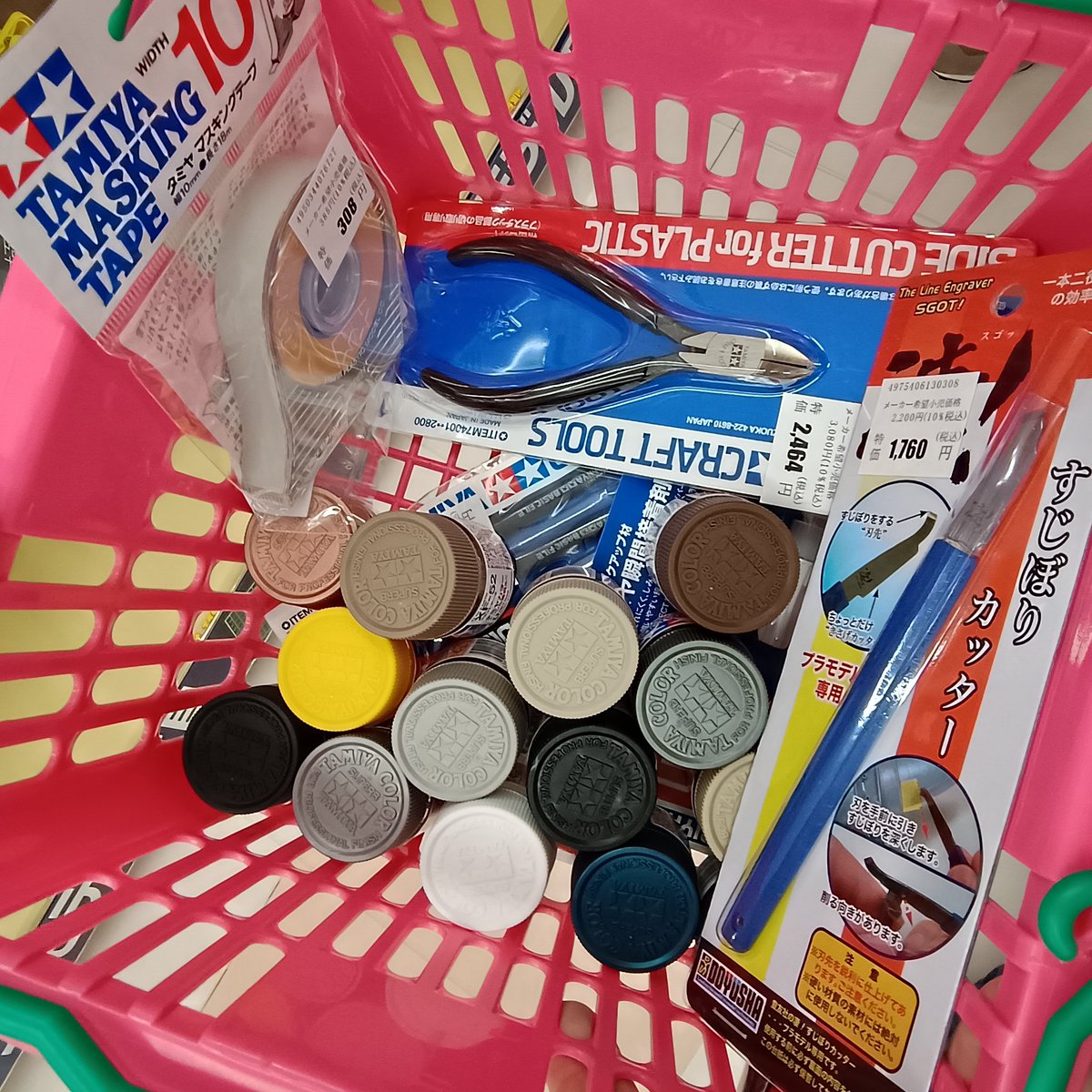 osmz666's tweet photo. 親父と材料調達/帰路でフォアマン訃報(享年76)。
親父(75)「まあ順番に逝かんとなあ」
ワイ「RC166と300SL完成するまで逝ったらあきまへんで!」
親父「ワハハハ」
こんな会話する時が来るとはねえ
#タミヤ #TAMIYA
#RC166 https://t.co/ov59G15jIe