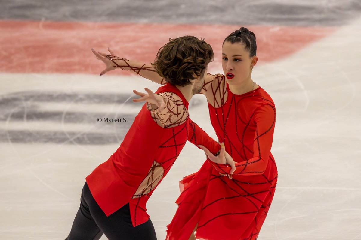 PoetaTruther's tweet photo. Challenge Cup 2025 - Senior Free Dance #FigureSkating #ChallengeCup #EmeseCsiszer #MarkShapiro #HannaJakucs #AlessioGalli #OliviaJosephineShilling #LéoBaeten https://t.co/kfyJpmswkC