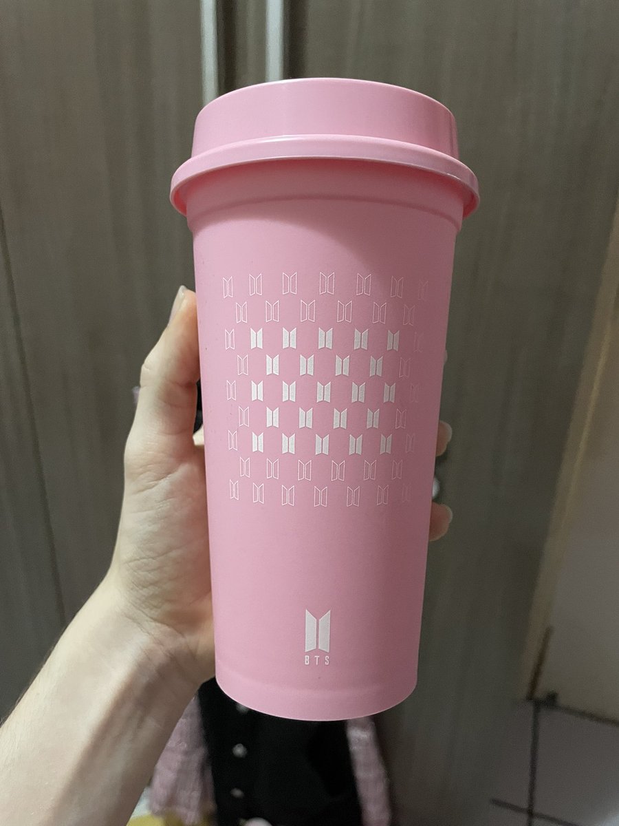 butterflyhua's tweet photo. ✨ VENDO

Copo reutilizável Pop Up House BTS oficial

• R$60,00 + Frete

- Não vai com a caixa pois estava danificada
- ⁠Tenho feedbacks (+200)
- ⁠Envio por superfrete!!

🏷️ jimin jungkook bts taehyung bts pop up house persona yoongi photocard https://t.co/jUNEWb5Qzt