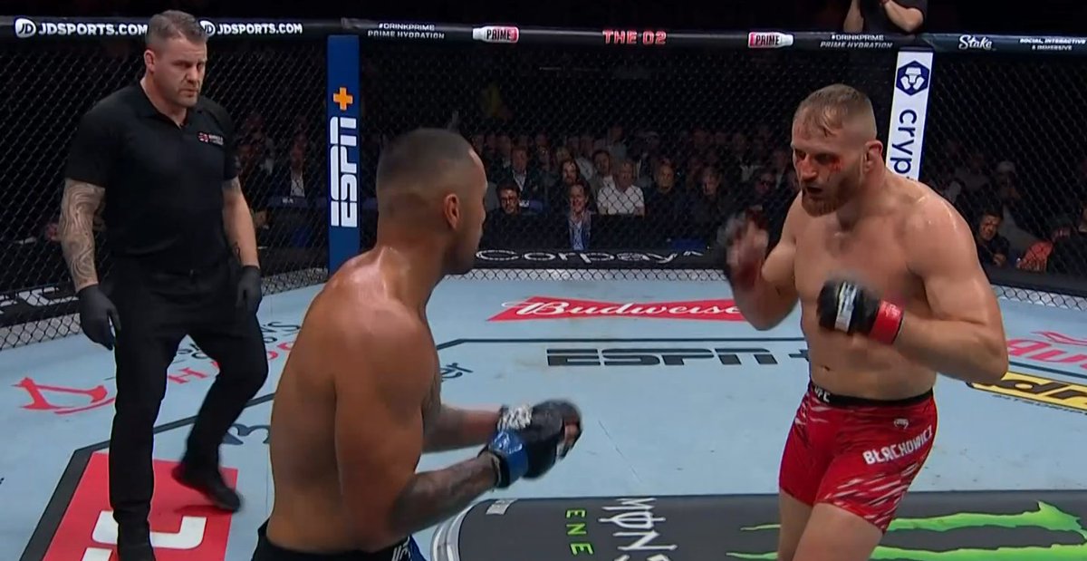 InTheCagePL's tweet photo. UFC London: Ulberg pokonał Błachowicza na pełnym dystansie | https://t.co/BdpWffJBeq https://t.co/XY5mQptYxx