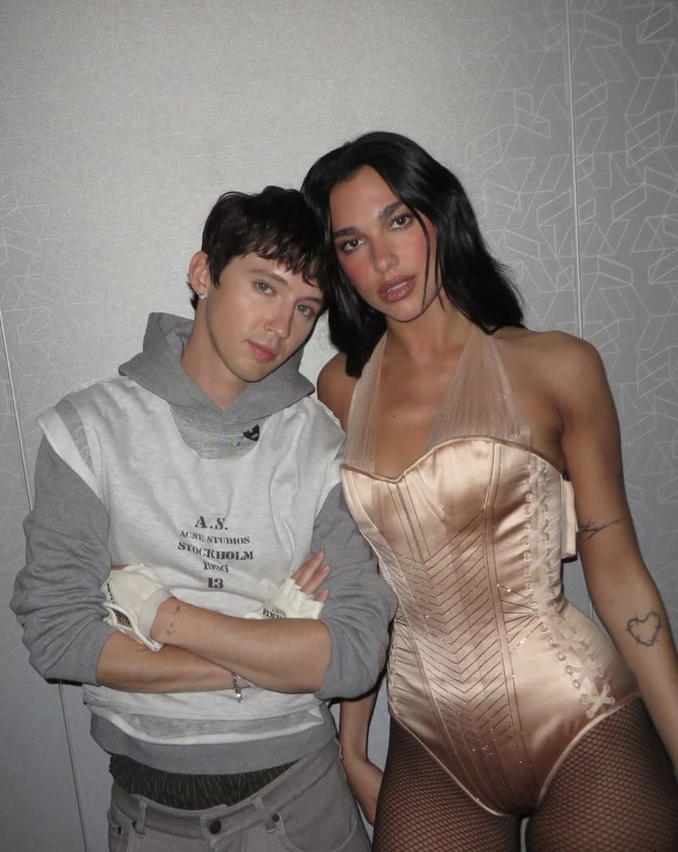Info Troye tweet media