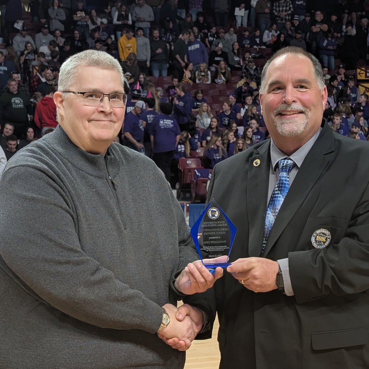 Congratulations to Rick Grammond, the 2025 Outstanding Media Service Award winner recognized during today's Boys Basketball State Tournament!