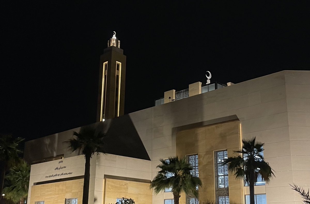 اللهم الثباتَ على الصلاة حبًا وليسَ فرضًا 
واجعلها أحبُ إلينا من أمور الدنيا وما فيها.