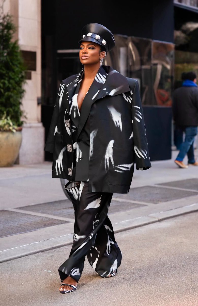 teamkandialways's tweet image. Kandi is SHOWING OUT in NYC for Othello’s official opening on Broadway this Sunday🤩🌎😮‍💨 STANDING ON BIG BUSINESS💅🏾 #BOSS #KandiBurruss #KeepUpWithKandi #WORLDWIDE #RHOA #BravoTV