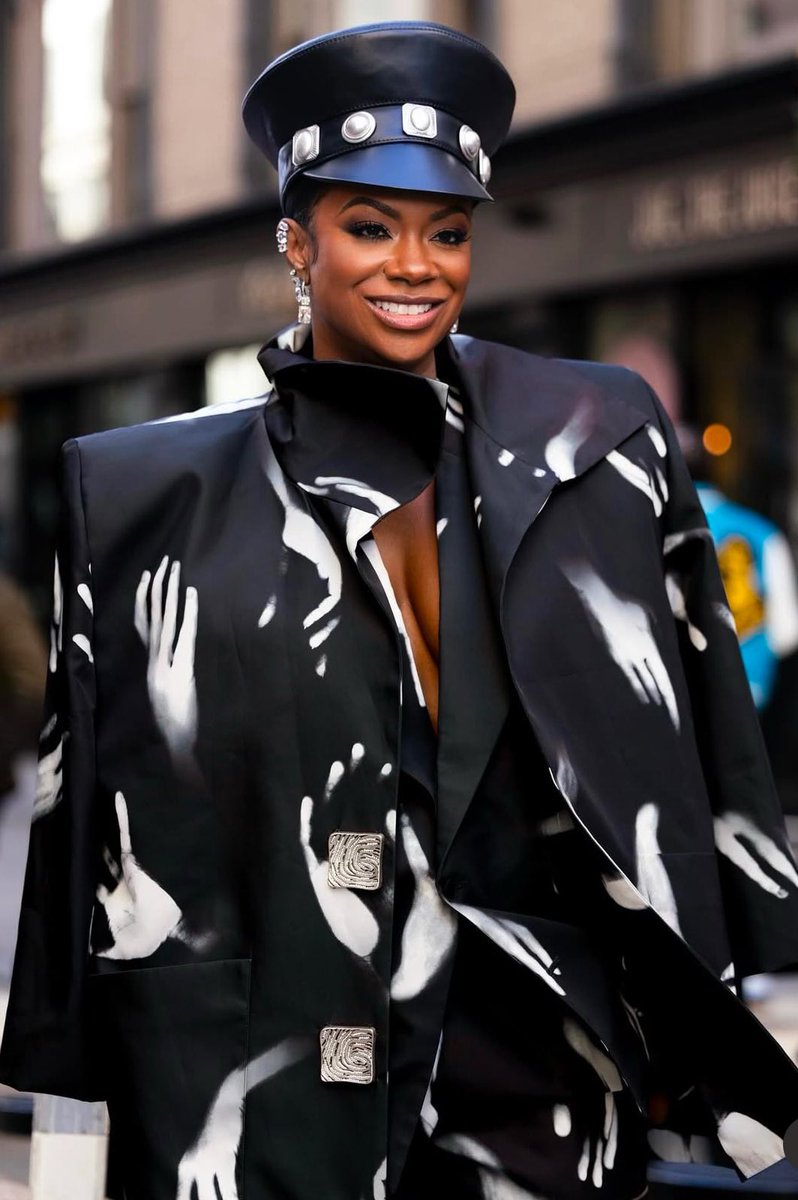 teamkandialways's tweet image. Kandi is SHOWING OUT in NYC for Othello’s official opening on Broadway this Sunday🤩🌎😮‍💨 STANDING ON BIG BUSINESS💅🏾 #BOSS #KandiBurruss #KeepUpWithKandi #WORLDWIDE #RHOA #BravoTV
