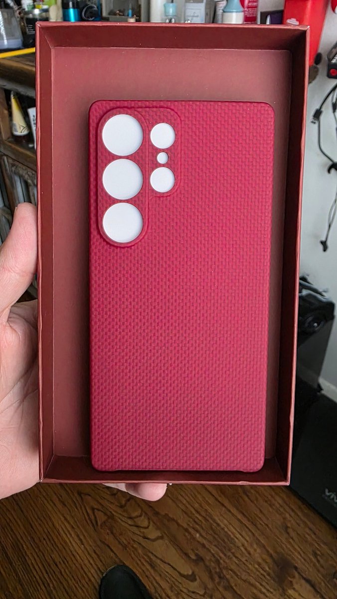 mexinaco14's tweet photo. @AnxiousHolly the only case I would use @latercase thank you for making a red one. #Samsung #GalaxyS25Ultra  #withGalaxy #GalaxyVibes  #ShotOnSnapdragon #SnapDragonInsiders #Latercase @UnboxTherapy https://t.co/Mk9iRC95MP