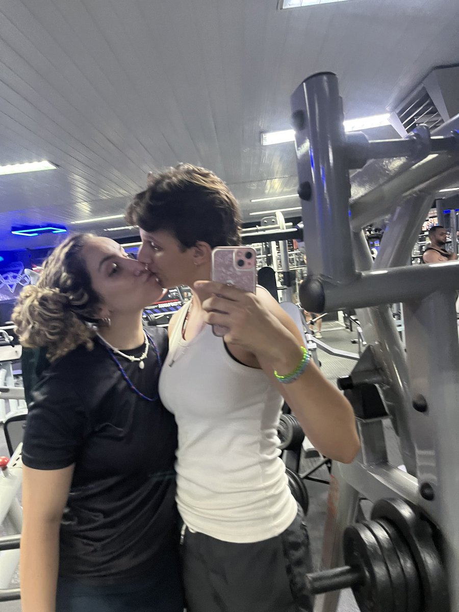 ManzattoSkate's tweet photo. 7 meses com a minha gata, 7 meses do melhor pedido da minha vida, 7 meses do sim que mudou tudo na minha cabecinha, 7 meses do início da minha melhor fase. Eu e vc pra sempre, contra tudo e todos que forem contra nós, uma lutando pela outra. Eu te amo meu amor! https://t.co/3X1mnSKDMq