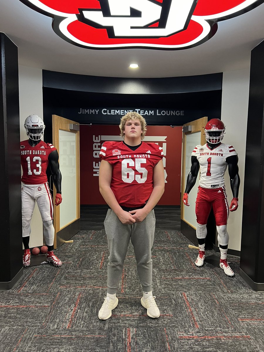 kock_bryce's tweet image. Had a great time at USD today! Thanks for the invite! @CoachMarkarian @CoachBKirch @CoachTaylorDB